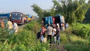 রাস্তা থেকে ছিটকে পড়ল রিলাক্স পরিবহনের বাস, নিহত ৫ আহত ১৫
