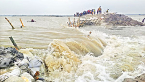 গৃহহীন ২০ হাজার পরিবার, দিশেহারা ২৮ হাজার চাষি