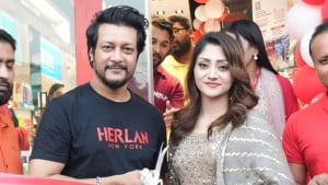 শত শত মানুষ ছুটে এলো, ইমন-পূজার সোনারগাঁওয়ে যাওয়ার কারণ জানা গেল