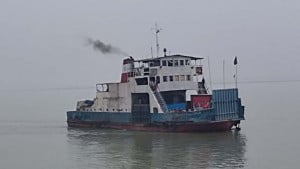আরিচা-কাজিরহাট রুটে বন্ধ ফেরি চলাচল  