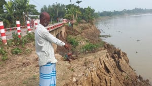 হুমকির মুখে বন্যা নিয়ন্ত্রণ বাঁধ-কালভার্ট