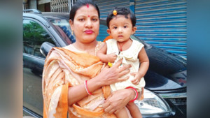 যন্ত্রণায় ছটফট ছোট্ট শিশু থামছে না মা-বাবার কান্না
