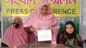 বাবা হত্যার মামলা করে জীবনের ঝুঁকিতে মেয়ে