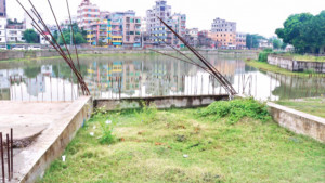 সব ঠিকাদার পলাতক, কাজ শিকেয়