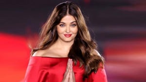 ঐশ্বরিয়ার হাতে সেই আংটি, বদলে গেল বিচ্ছেদের সমীকরণ