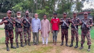 ভারতে পালানোর সময় সাবেক এমপি ফজলে করিম চৌধুরী আটক