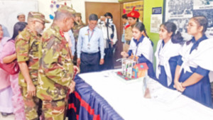 হালিশহর ক্যান্টনমেন্ট  পাবলিক স্কুল অ্যান্ড  কলেজে বিজ্ঞান মেলা
