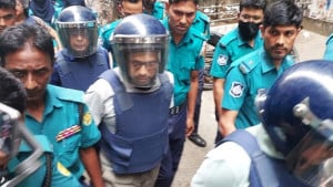 ৫ আগস্ট রাত আড়াইটা পর্যন্ত সংসদ ভবনে ‘লুকিয়ে’ থাকার কথা জানালেন পলক