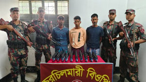 দৌলতপুর সীমান্তে মাদকসহ ৩ ভারতীয় নাগরিক আটক