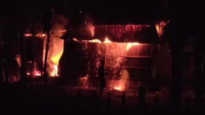 ছাত্রলীগ সভাপতি সাদ্দামের বাড়ির একটি ঘরে আগুন