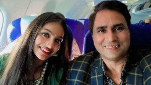 মোনালিসার সঙ্গে সম্পর্কের জেরেই পরিচালকের বিরুদ্ধে ধর্ষণের অভিযোগ প্রেমিকার