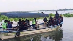 গজারিয়ায় পুলিশ ক্যাম্পে নৌ ডাকাতদের হামলা, গোলাগুলি-ককটেল বিস্ফোরণ