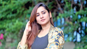 ট্রাম্পের দেশের ১৪ শহরে গাইবেন আতিয়া আনিসা