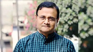 অভিনেতা নাকি চিকিৎসক, কোন পরিচয় এগিয়ে রাখেন ডা. এজাজ
