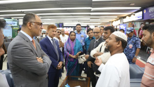 এয়ার টিকেটের অস্বাভাবিক মূল্যবৃদ্ধি ও প্রতারণা প্রতিরোধে শাহজালালে পরিদর্শন পর্যটন উপদেষ্টার