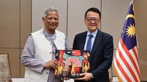 প্রধান উপদেষ্টার সঙ্গে মালয়েশিয়ার শিল্পপতিদের সাক্ষাৎ, বাংলাদেশে বিনিয়োগের আহ্বান