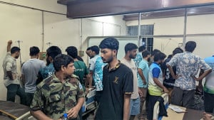 চবিতে আহত অর্ধশতাধিক, চমেকে নেওয়া হলো ২১ জনকে