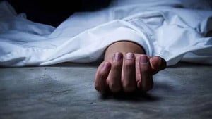 দুই বান্ধবীর একসঙ্গে বিষপান, একজনের মৃত্যু