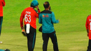 ইনজুরি নিয়ে মাঠ ছাড়লেন ইমন 