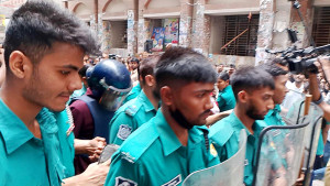 সাবেক স্বরাষ্ট্র সচিব জাহাঙ্গীর আলমকে গ্রেপ্তার দেখানো হলো