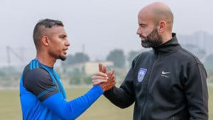 দুই ম্যাচের জন্য ক্যাবরেরার এক মাসের ক্যাম্প, বাফুফে-কিংসের ‘উত্তপ্ত’ চিঠি বিনিময়