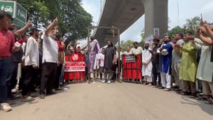 ‘জনতার আদালতে’ প্রকাশ্যে শেখ হাসিনার প্রতীকী ফাঁসি কার্যকর