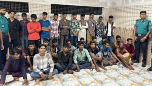কারওয়ান বাজারে পুলিশ কর্মকর্তাকে ছুরিকাঘাতের পর গ্রেপ্তার ৩০