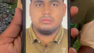 স্ত্রীর ওপর ‘অভিমানে’ ট্রেনের নিচে ঝাঁপ দিলেন যুবক