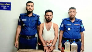 মাদকাসক্ত ছেলেকে পুলিশে সোপর্দ করলেন বৃদ্ধ বাবা