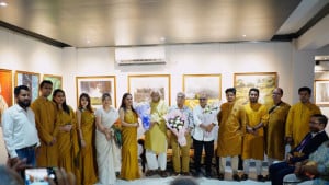 দেশ গ্যালারিতে শিল্পের উষ্ণতা
