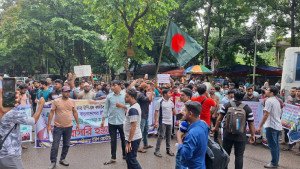 তিন দাবিতে প্রবাসী কল্যাণ ভবন ব্লকেড কোরিয়া গমনেচ্ছু কর্মীদের