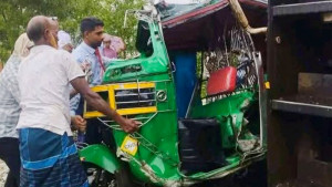 কক্সবাজারে ট্রেনের ধাক্কায় অটোরিকশার চার যাত্রী নিহত