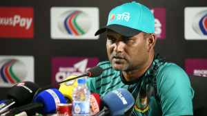 সাইফকে নিয়ে সালাউদ্দিন, ‘আকাশে তুলবেন না, নিচেও নামাবেন না’