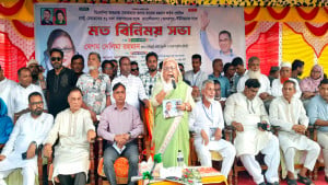 ১৭ বছরেও দূরত্ব ঘুচল না দুই শীর্ষ নেতার