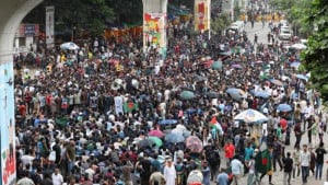 দ্বিতীয় দিনের মতো শাহবাগ অবরোধ প্রকৌশল শিক্ষার্থীদের, তীব্র যানজট