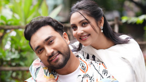 সংসার জীবনে স্বামী-স্ত্রীর মর্যাদা ঘিরে তারকাবহুল ‘সহযাত্রী’