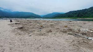 পাথুরে রাজনীতি জমে ক্ষীর 