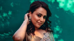 স্বামীকে ‘ফুটপাতের ছাপড়ি দোকানি’ বলার কড়া জবাব দিলেন স্বরা