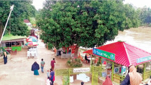 ‘মায়াবী হালদা’র মায়ায় শিশুরা