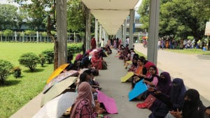 কম্বাইন্ড ডিগ্রির দাবিতে বাকৃবির দুই অনুষদে তালা