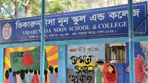 হিজাব পরায় ছাত্রীদের বের করে দেওয়ার অভিযোগ, শিক্ষিকা বরখাস্ত