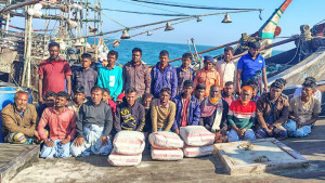 মিয়ানমারে পাচারকালে সিমেন্টবোঝাই তিন বোট আটক