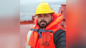 বাংলাদেশি নাবিক মাহফুজ বললেন,‘জাহাজ নোঙর করতে পারছি না, বিপদে আছি’
