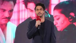বাবাকে নয়, প্রথম পুরস্কার মাকে উৎসর্গ করলেন শাহরুখপুত্র আরিয়ান