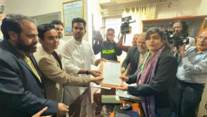 মনোনয়ন ফরম সংগ্রহ করলেন আসিফ মাহমুদ
