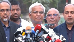 শারীরিক অবস্থা বিবেচনায় খালেদা জিয়াকে বিদেশ নিতে দেরি হচ্ছে: ব্রিফিংয়ে ডা. জাহিদ