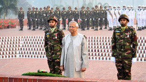 জাতীয় স্মৃতিসৌধে শহীদদের প্রতি প্রধান উপদেষ্টার শ্রদ্ধা নিবেদন