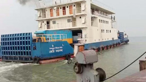 শরীয়তপুর-চাঁদপুর নৌরুটে ফেরি চলাচল বন্ধ
