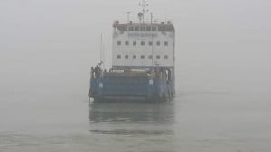 ৮ ঘণ্টা পর শরীয়তপুর-চাঁদপুর ফেরি চলাচল স্বাভাবিক