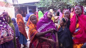 কান্না থামছে না সবুজের বৃদ্ধ মায়ের